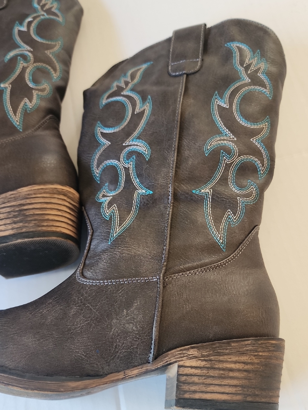 Western Cowboy Brown Leather Boots with Turquoise Embroidery Stitching